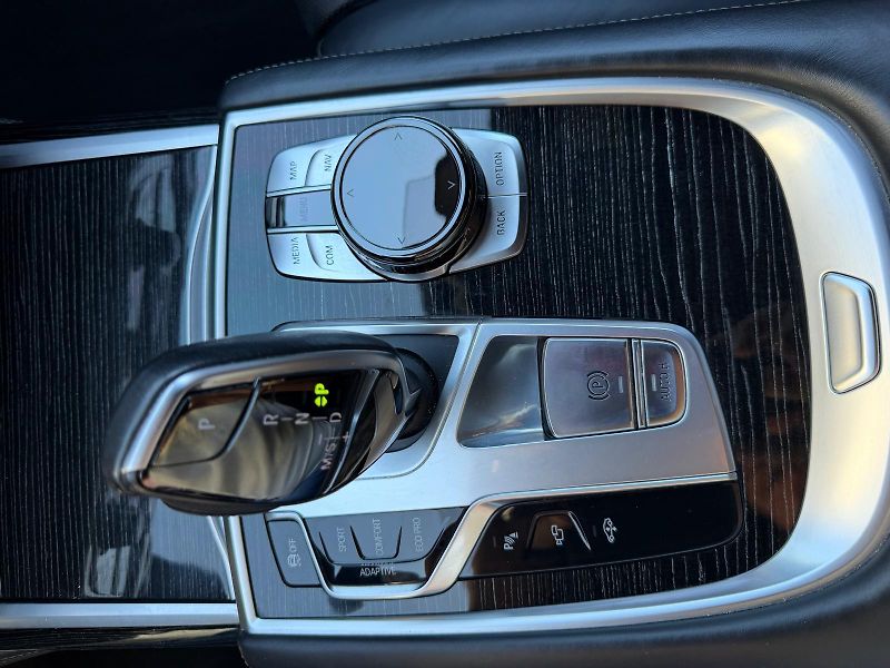 BMW Řada 7 740xD-R20-H&K-LASER-ČR - fotka 31 z 37