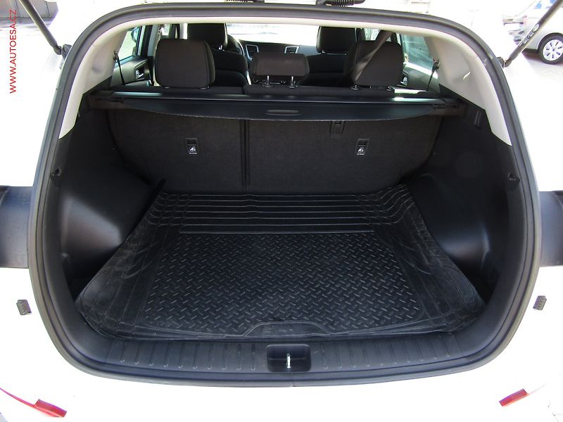 Hyundai Tucson (2015) 2.0 CRDi 4x4, ČR, AT, navi - fotka 7 z 23
