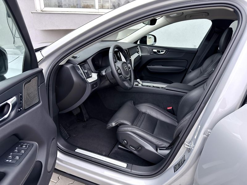 Volvo XC60 B5 AWD PLUS DARK /ventil. sed. - fotka 12 z 48