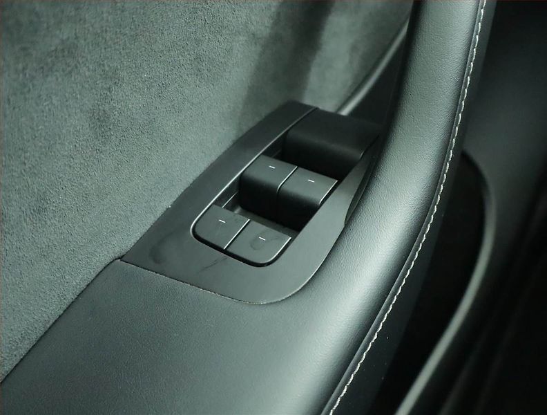 Tesla Model Y (2022) Long Range AWD 79kWh, SoH 92% - fotka 17 z 24
