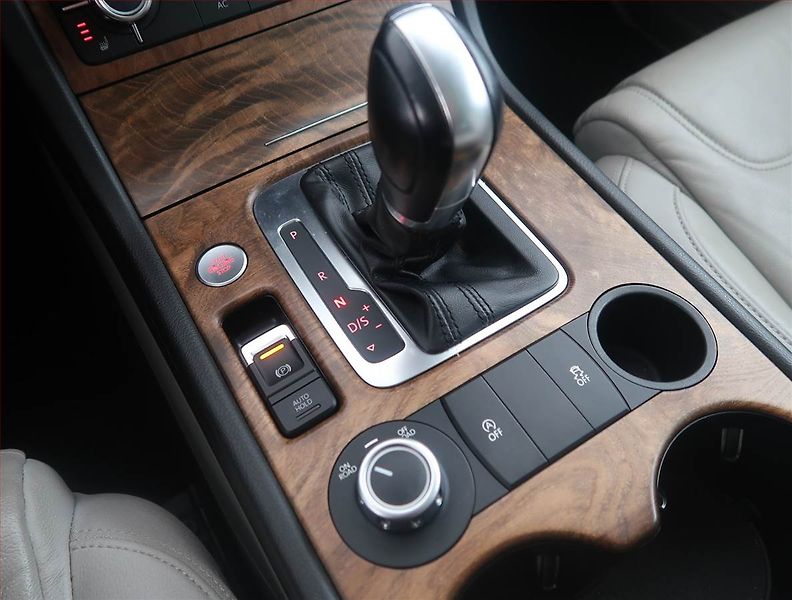 Volkswagen Touareg (2012) 3.0 TDI, 4X4, Automat - fotka 13 z 18