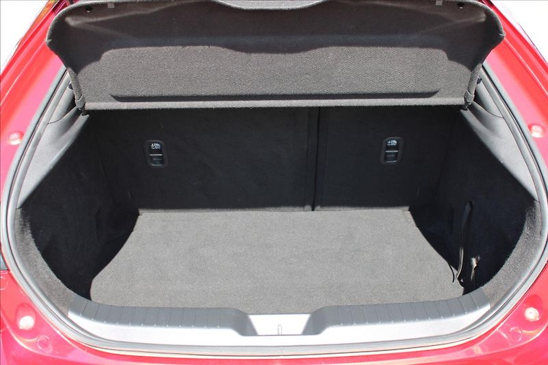 Mazda 3 2,0 SkyActivX  ČR,180K ,GT+ - fotka 30 z 35