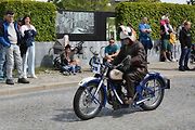 Stovka nablýskaných motocyklů a automobilů předválečné a meziválečné éry vyrazila v neděli z Horního náměstí v Přerově na spanilou jízdu regionem. Nejstarší účastnicí byla 88letá Libuše Šulcová. Vyrazila na motocyklu BSA 770 se sidecarem z roku 1928.