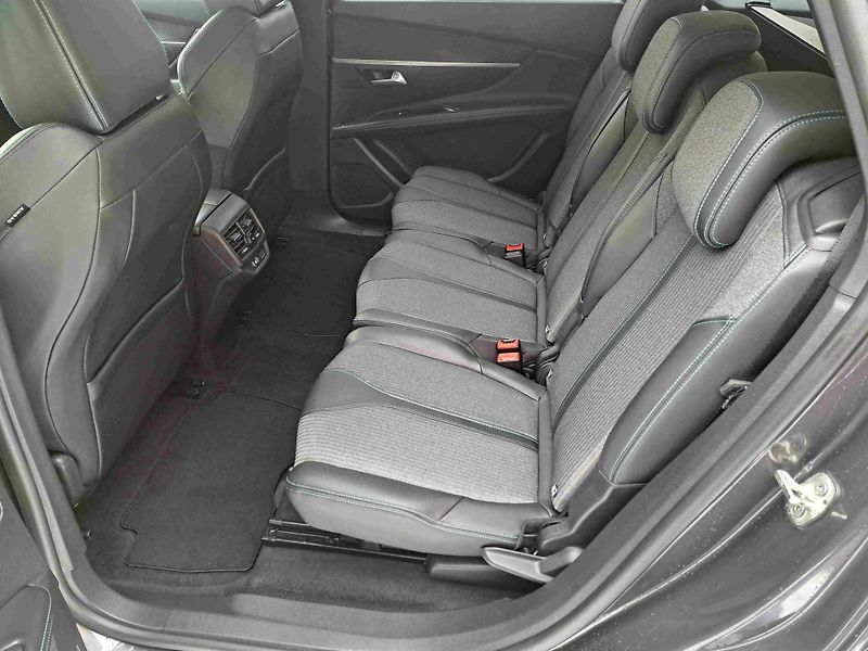 Peugeot 5008 (2022) 1,2 PT ALLURE LED ALU PDC NAVI - fotka 15 z 24