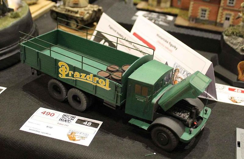 Přes šest stovek modelů bylo k vidění při 22. ročníku soutěžní výstavy Kladenská Wejhybka. Na snímku je malá dioráma s motocyklem Wanderer 4HP z roku 1916.