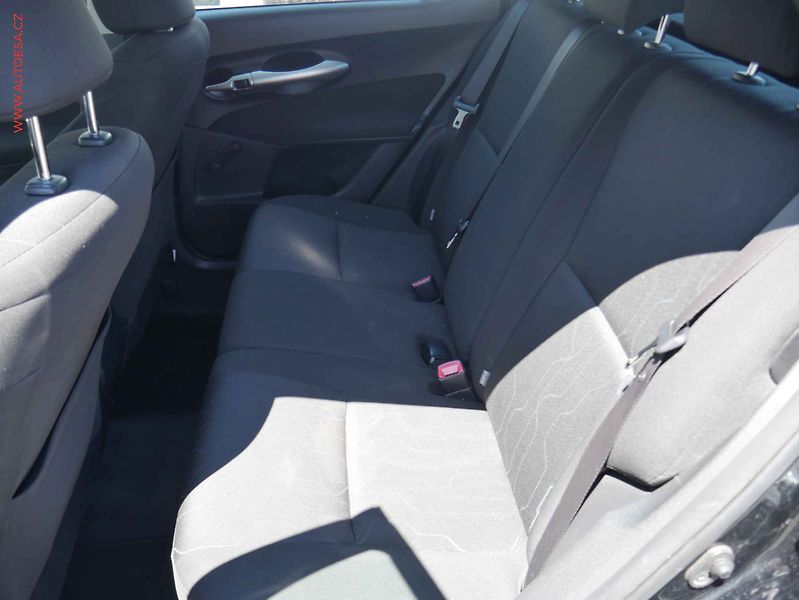 Toyota Auris (2010) 1.4D-4D, 2.maj,ČR, Klima - fotka 10 z 13