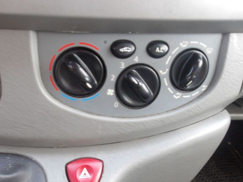 Opel Vivaro 2,0DCi 8 MÍST SERVISOVANÉ !!! - fotka 26 z 30