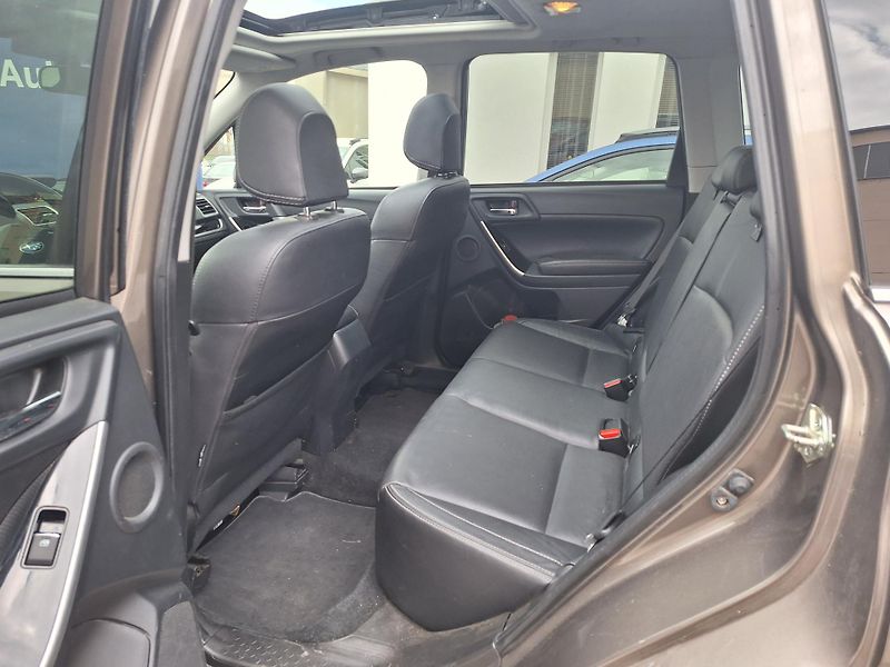 Subaru Forester (2017) XT Sport - fotka 17 z 35