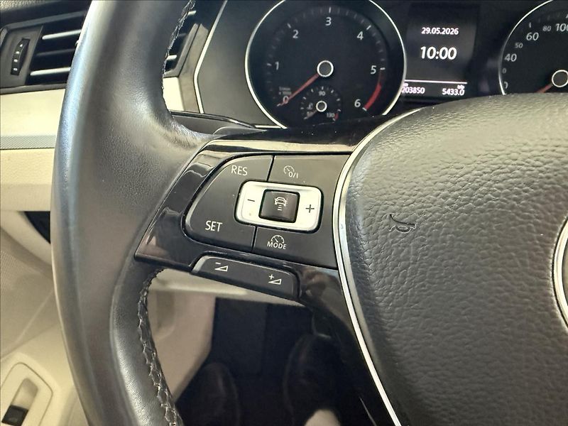 Volkswagen Passat 2,0   TDI 110kW,SERVISNÍ KNÍŽK - fotka 14 z 30