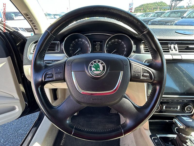 Škoda Superb (2009) 2.0 TDi, DSG, navi, xenon - fotka 12 z 17