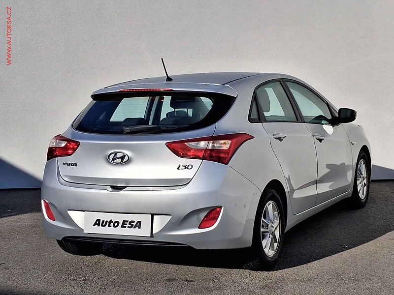 Hyundai i30 (2013) 1.4 i, 1.maj,ČR, AC, tempo - fotka 4 z 13