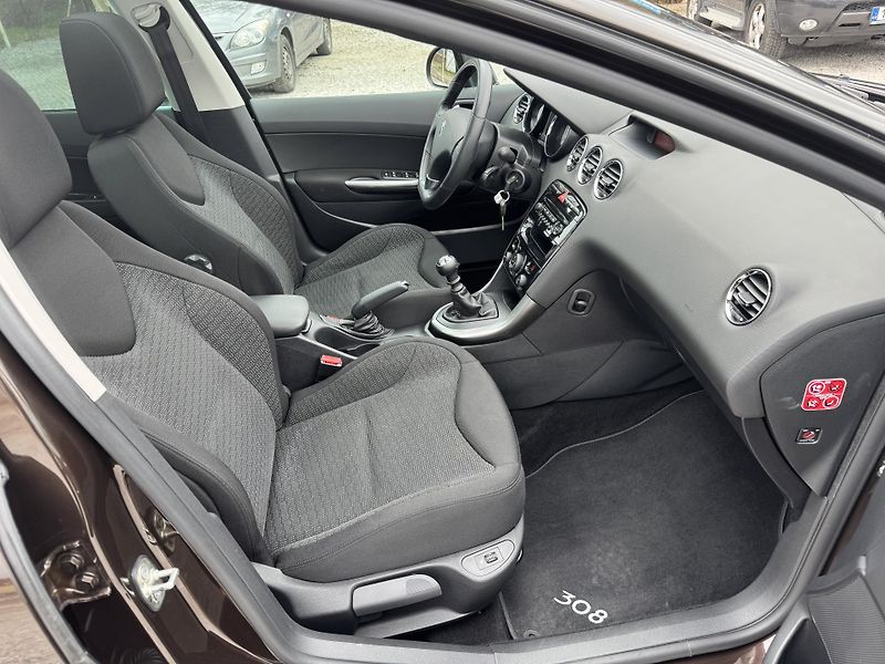 Peugeot 308 1.6-16V,SW,rezervace - fotka 31 z 54