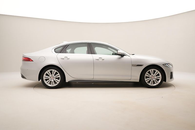 Jaguar XF P300 R-DYNAMIC S AWD AUT CZ - fotka 13 z 44