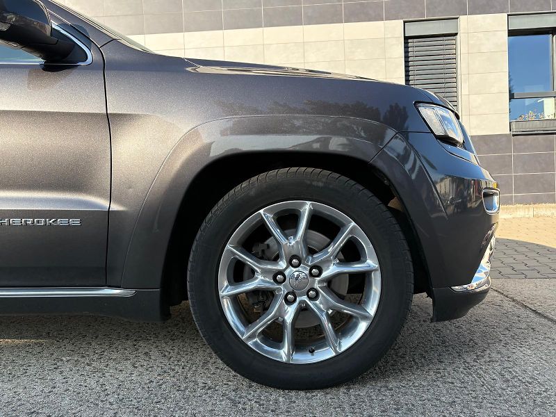 Jeep Grand Cherokee 3.0 CRD 184 kW 4X4 SUMMIT, ČR - fotka 12 z 59