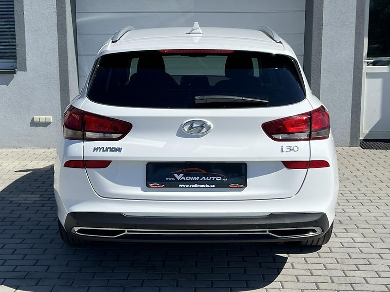 Hyundai i30 (2022) 1.5T-GDi 118kW SMART KAMERA - fotka 6 z 21