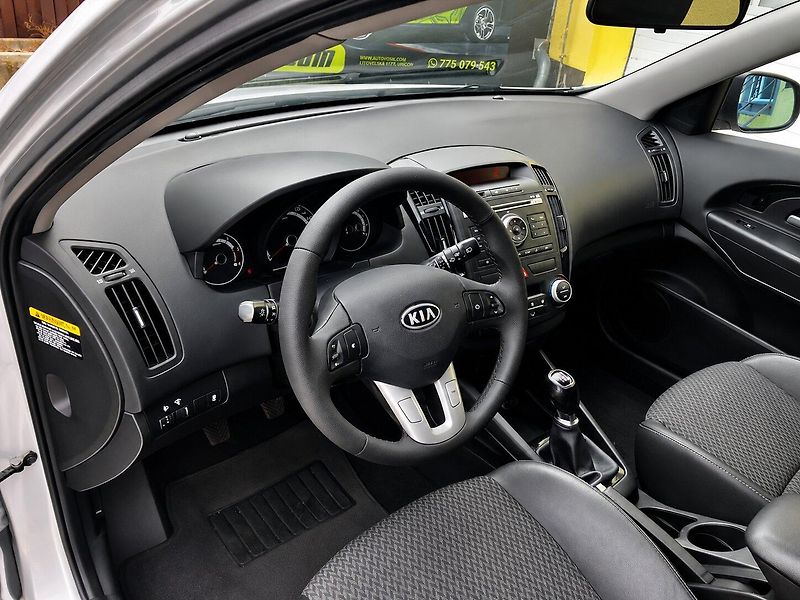Kia Ceed 2,0 CRDi(103kW)*STK DO 8/2028* - fotka 8 z 15