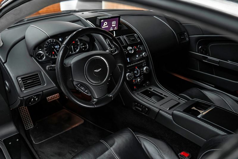 Aston Martin V8 Vantage - fotka 6 z 16
