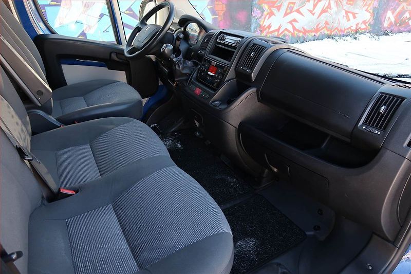 Peugeot Boxer (2013) 2.2 HDi, Bus, 9Míst - fotka 7 z 12