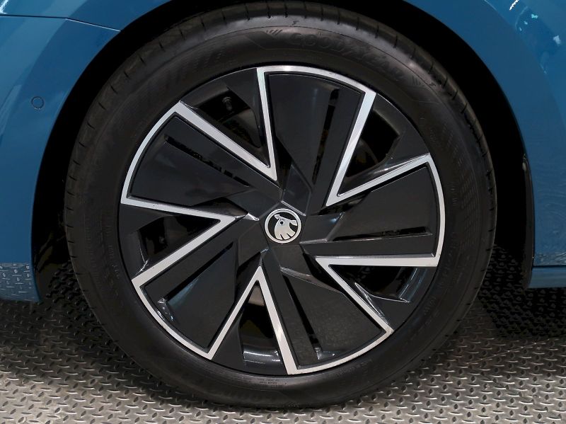 Škoda Superb (2023) LAURIN&KLEMENT 2.0TSI 206KW 4x - fotka 12 z 47