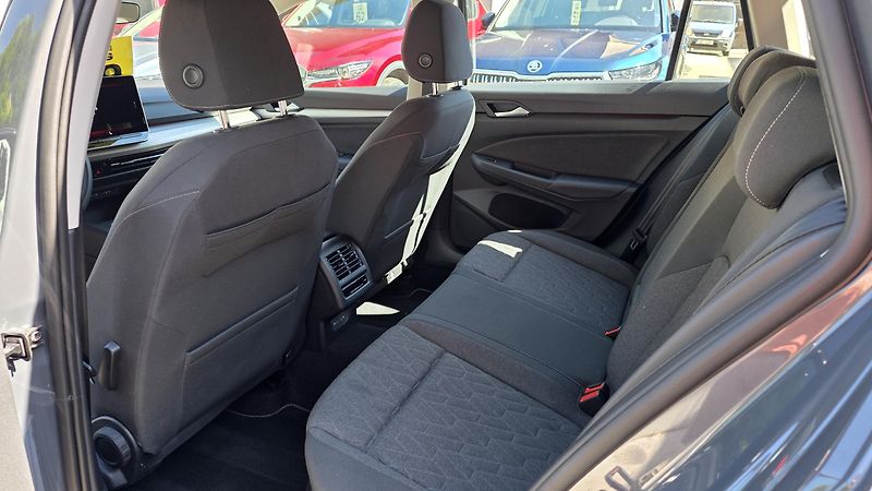 Volkswagen Golf (2025) 1.5 eTSI 85kW Life DSG7 Tažné - fotka 9 z 34