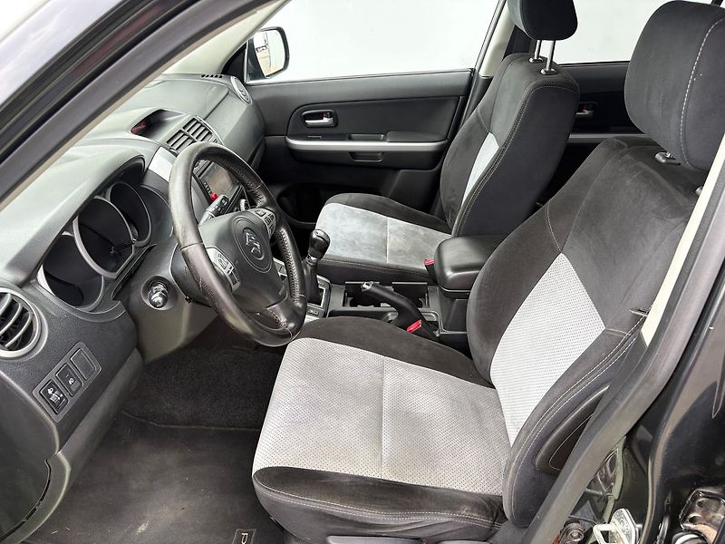 Suzuki Grand Vitara 1.9DDiS, 95kW, Tažné, 4x4 - fotka 6 z 20