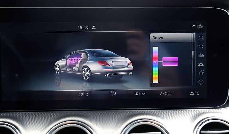 Mercedes-Benz Třídy E E 220d AMG/LED/AT9/kůže - fotka 38 z 46