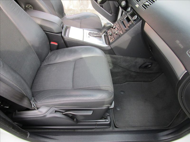 Volvo XC90 2.4 D5, AWD, automat, 7 míst - fotka 18 z 47
