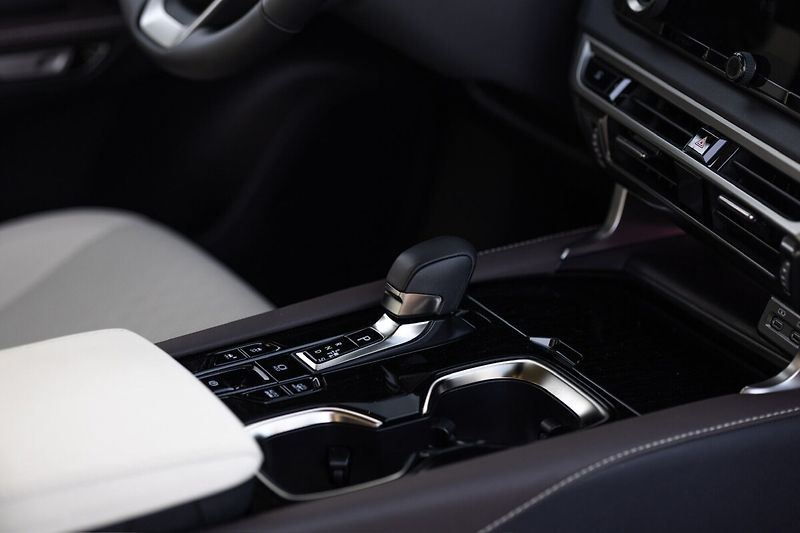 Lexus RX 450h plus 450h+ 2,5 PHEV F SPORT DESIGN - fotka 26 z 30