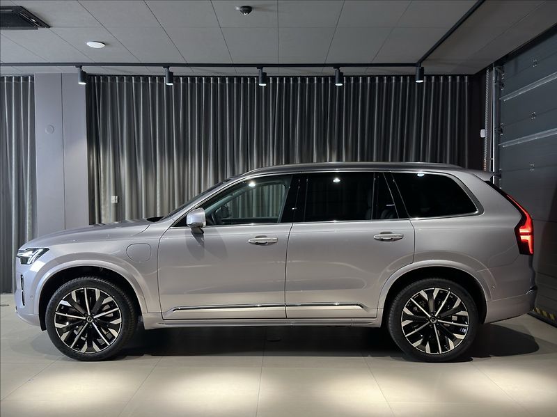 Volvo XC90 (2026) 2,0 T8  Plus Bright - fotka 2 z 41