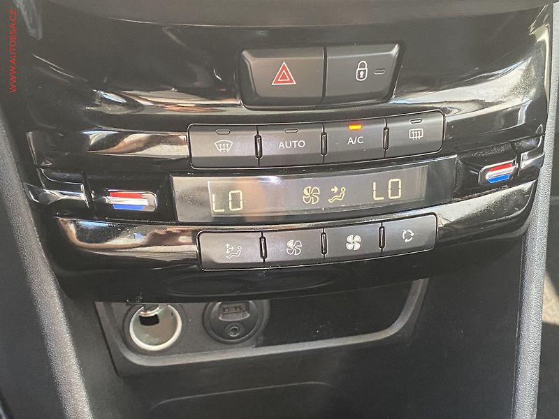 Peugeot 2008 (2017) 1.2 PT, Crossway, panor - fotka 14 z 17