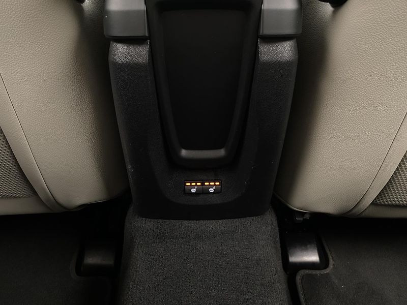 Volvo V40 D4 SUMMUM AUT CZ REZERVACE - fotka 32 z 45