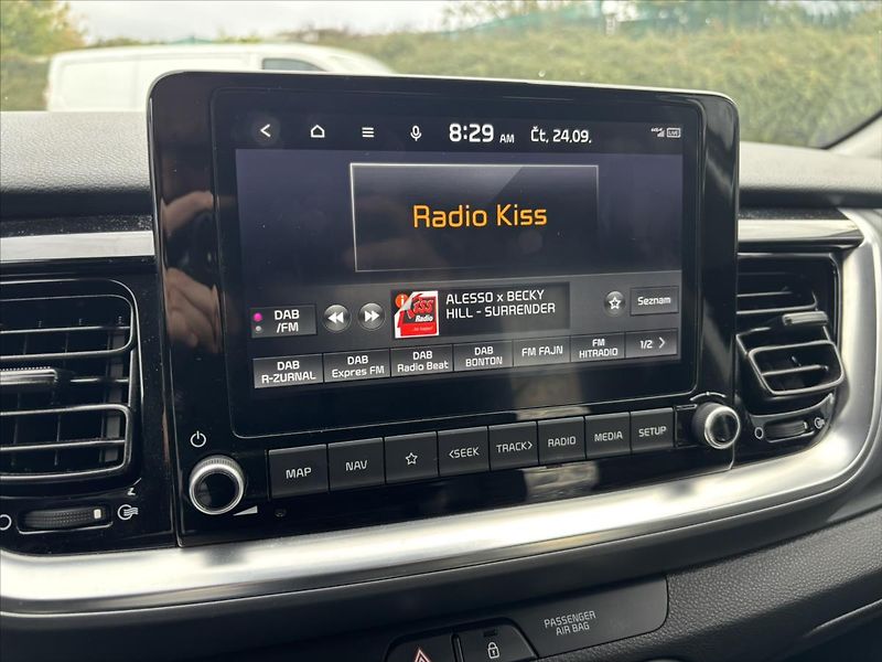 Kia Stonic 1,0 TGDi 73kW TOP ZÁRUKA NAVI - fotka 21 z 38