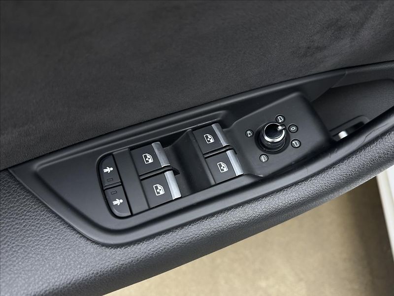 Audi A5 2,0 140kW AT 4X4 HUD DPH NAVI - fotka 42 z 56