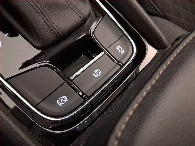 Škoda Karoq (2021) Style 1.5 TSI - fotka 17 z 22