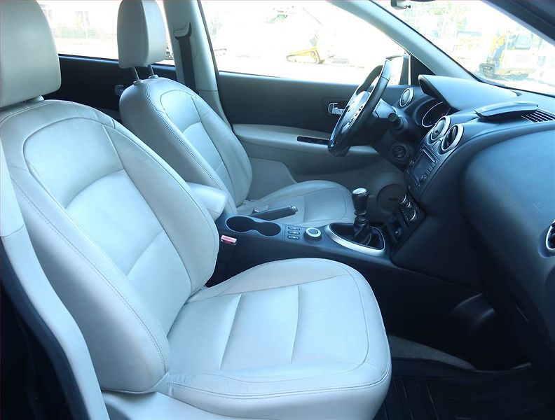 Nissan Qashqai (2012) 1.6 dCi, 4X4, 7 míst, Navi - fotka 9 z 24