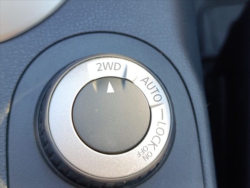 Nissan Qashqai 2,0 DCi 4x4 kamera tažné 1m ČR - fotka 32 z 39