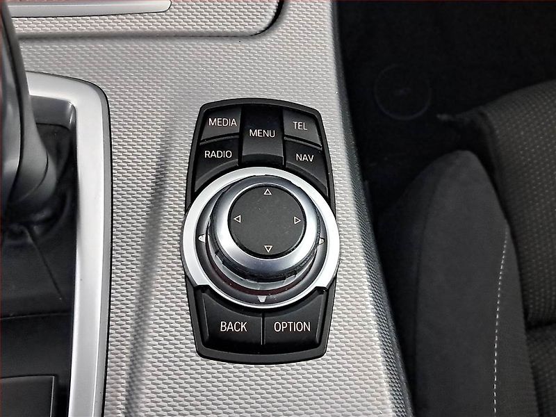 BMW Řada 5 (2013) 530d xDrive, 4X4, Automat - fotka 22 z 30