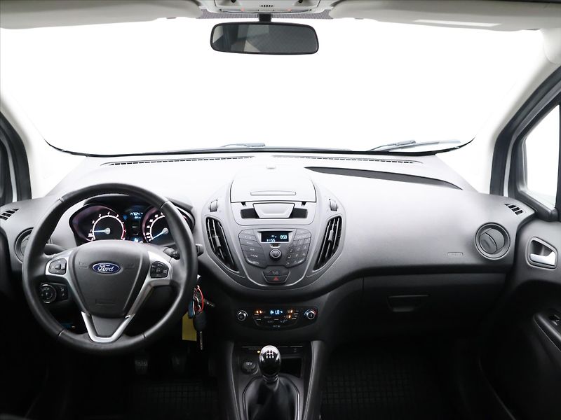 Ford Tourneo Courier 1,0 EB 74kW Titanium CZ 1.Maj. - fotka 25 z 34