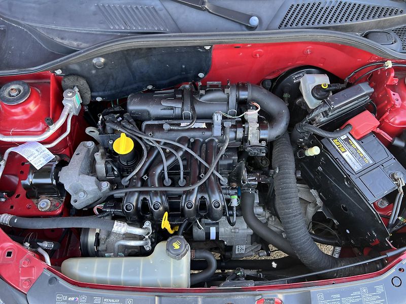 Renault Clio 1.2i 43kw ABS KLIMATIZACE - fotka 24 z 29