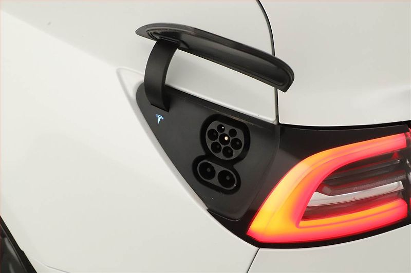 Tesla Model 3 (2020) Long Range 4WD 74kWh, SoH 92% - fotka 24 z 26