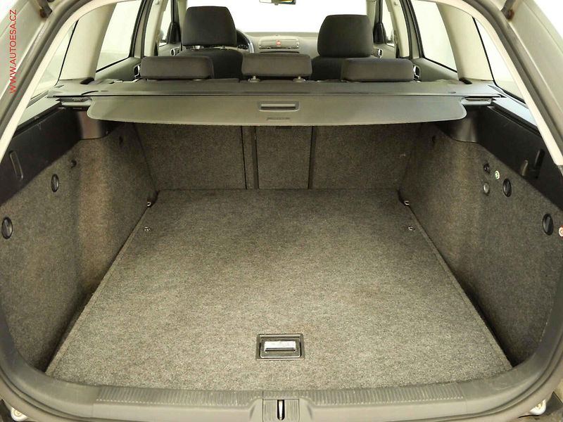 Škoda Octavia (2005) 1.9TDi, AC, výhřev sed. - fotka 7 z 23