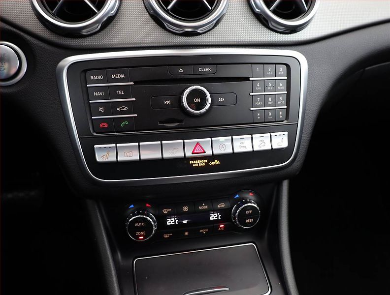Mercedes-Benz GLA (2019) 200 d 4MATIC, 4X4 - fotka 11 z 19