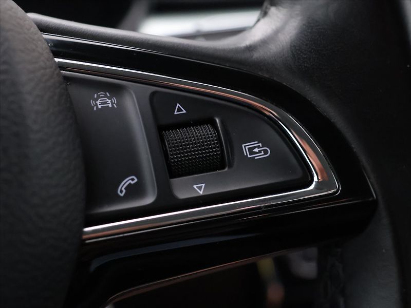 Škoda Superb 2,0 TDI 110kW CZ 4x4 Xenon - fotka 18 z 30