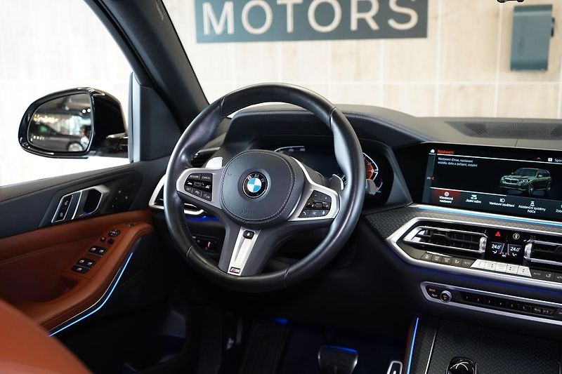 BMW X5 30d xDrive, Vzduch, Nezávislé - fotka 48 z 49