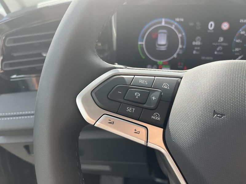 Volkswagen Tiguan People 1,5 TSI 150 kW eHybrid - fotka 15 z 23
