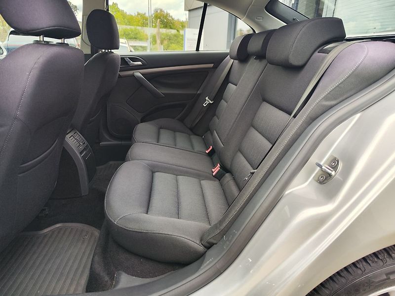 Škoda Octavia 1.6 FSI/85kW Elegance - fotka 11 z 25