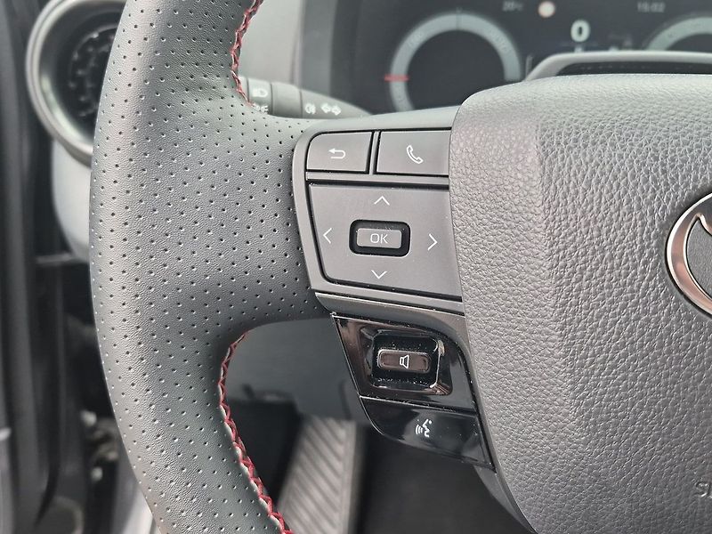 Toyota C-HR 2.0 HEV CVT 4X4 GR SPORT Premi - fotka 14 z 27