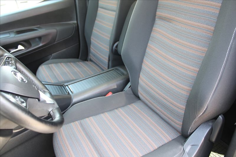 Opel Combo 1,2 T  ČR,1.MAJITEL,INNOVATION - fotka 20 z 34
