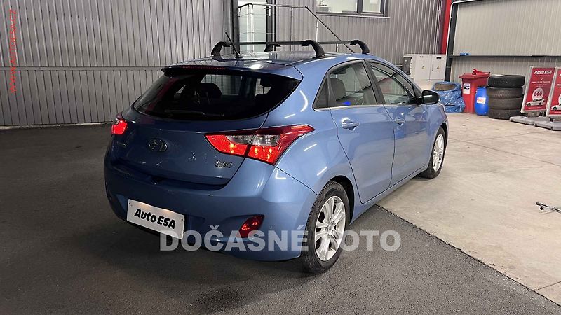 Hyundai i30 (2014) 1.6 i, 2.maj,ČR, Weekend - fotka 2 z 3