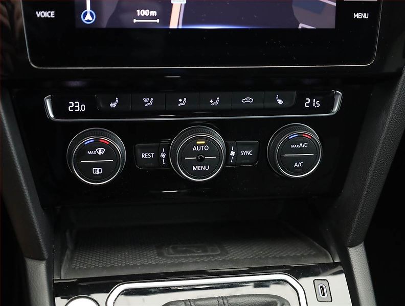 Volkswagen Passat (2019) Business 2.0 TDI, Automat - fotka 13 z 20